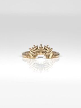 Crown Stackable Band in Solid 18K Yellow Gold – Regal Stacking Ring
